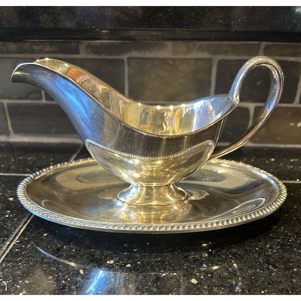 WM ROGERS 3613 Vintage Silverplate Sauce Gravy Boat w/ Attached Underplate